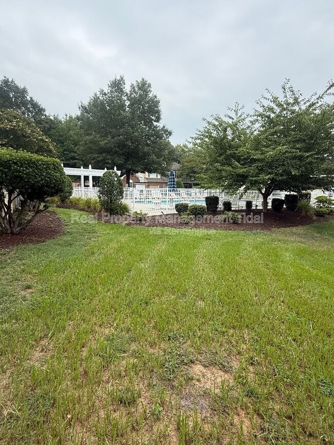 Building Photo - 5813 Ludington Dr