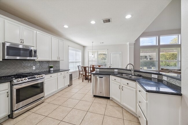 Building Photo - 13815 Lake Livingston Dr