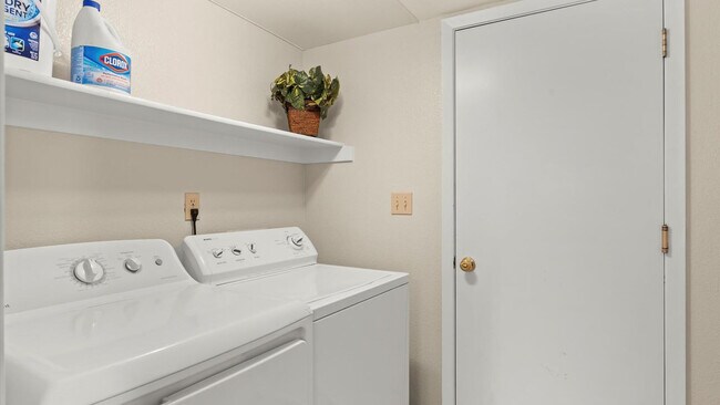 Building Photo - 2301 Sierra Highlands Dr