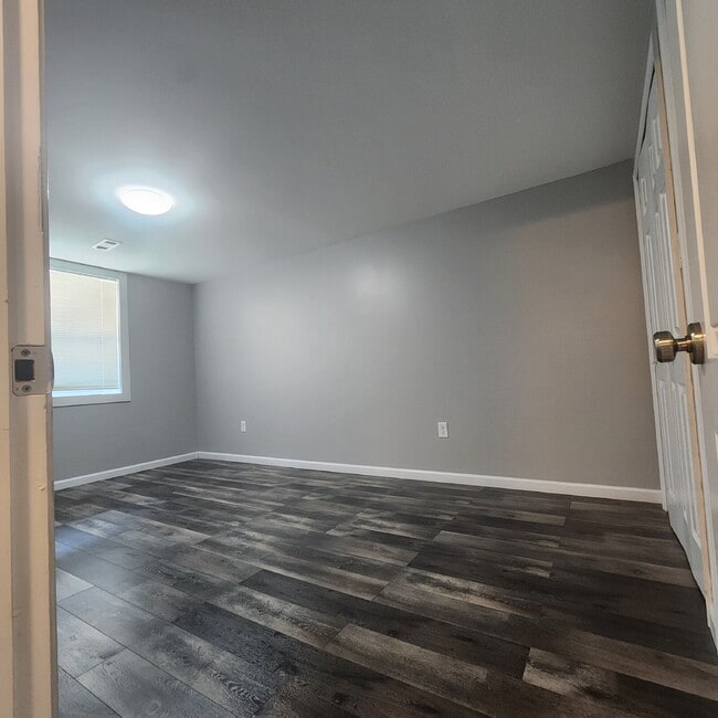 Building Photo - "Charming 2-Bed Basement Apartment with Hardwood Floors in Clinton, MD!"