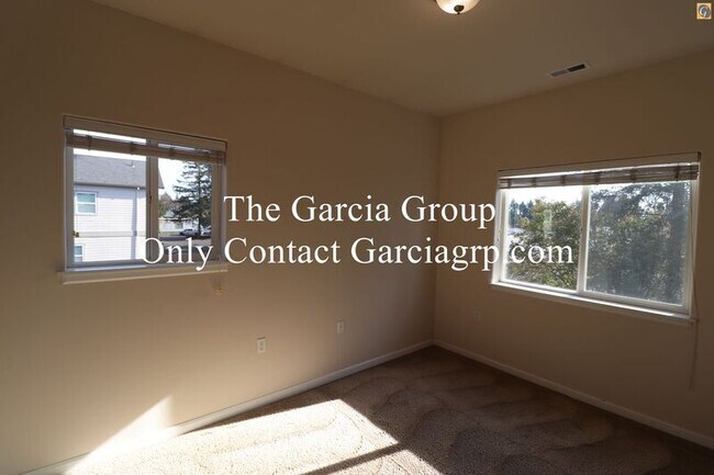 Building Photo - 10377 SW Ridgepath Ln