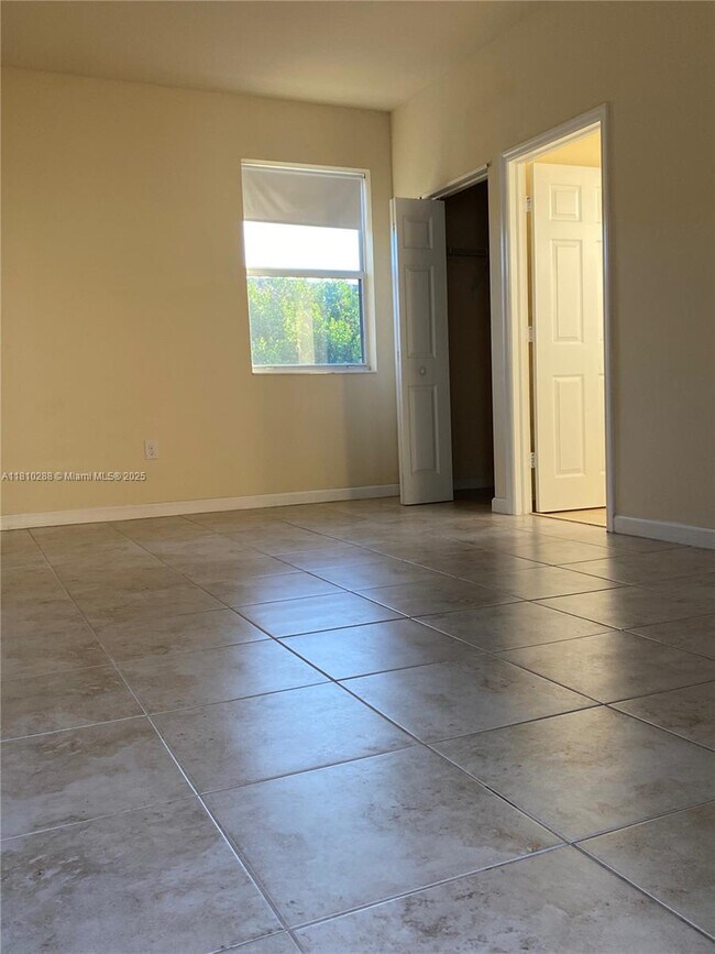 Building Photo - 9409 SW 171st Pl