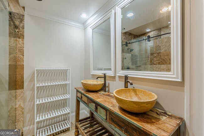 Building Photo - 1957 Walker Ave