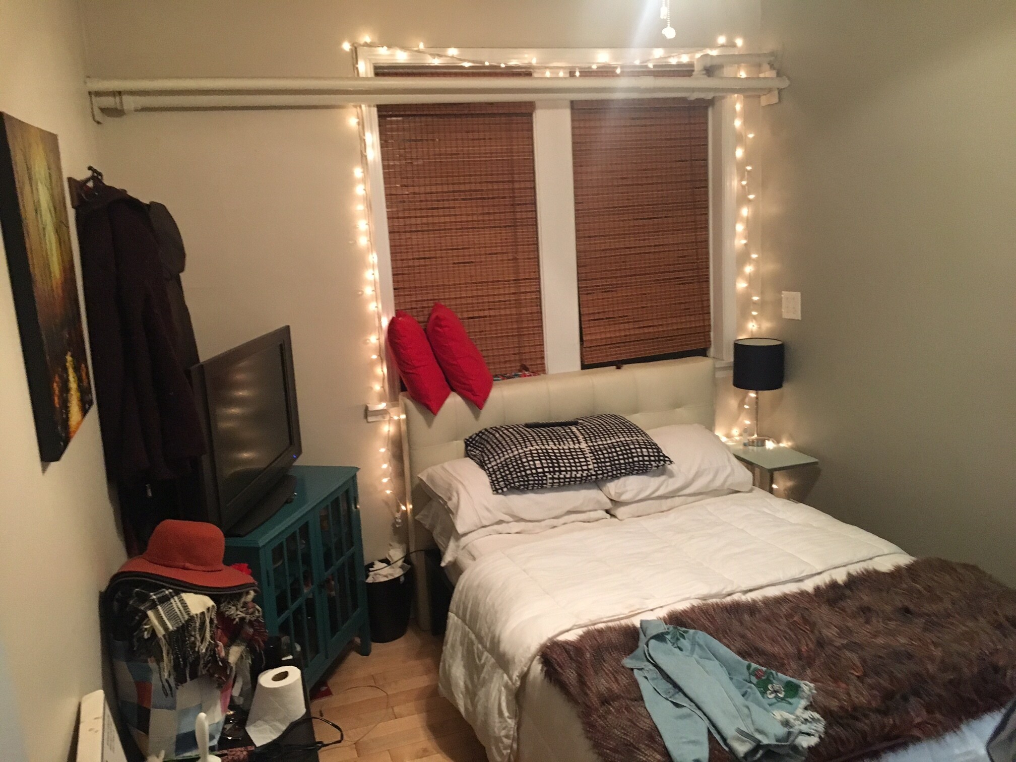 Building Photo - 1127 W Farwell Ave