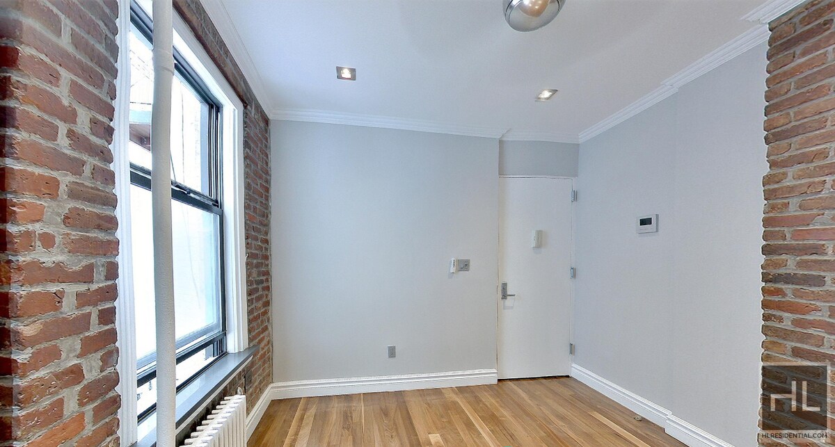 Building Photo - BEAUTIFUL 3 BED IN PRIME EAST VILLAGE LOCA...