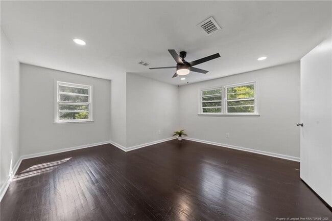 Building Photo - 13520 Oakwood Dr