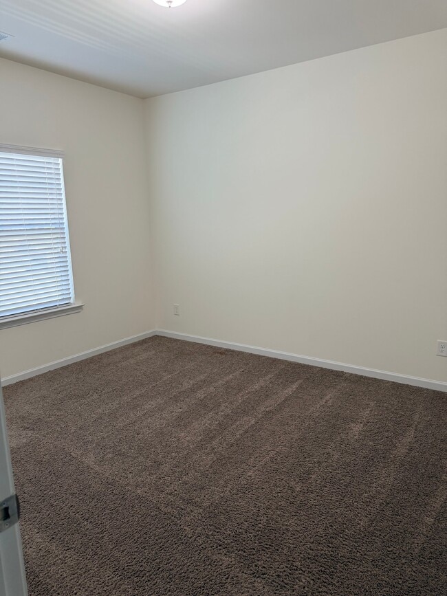 Building Photo - 115 Weston Way NW