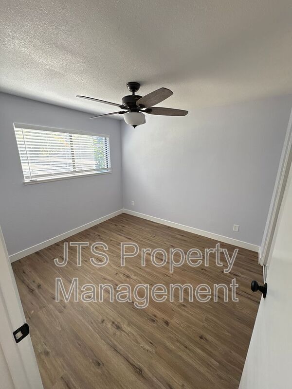 Building Photo - 45 Derow Ct