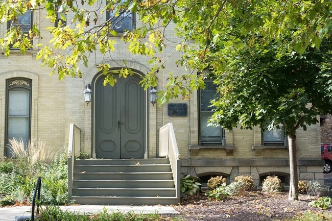 Building Photo - The Mansion
