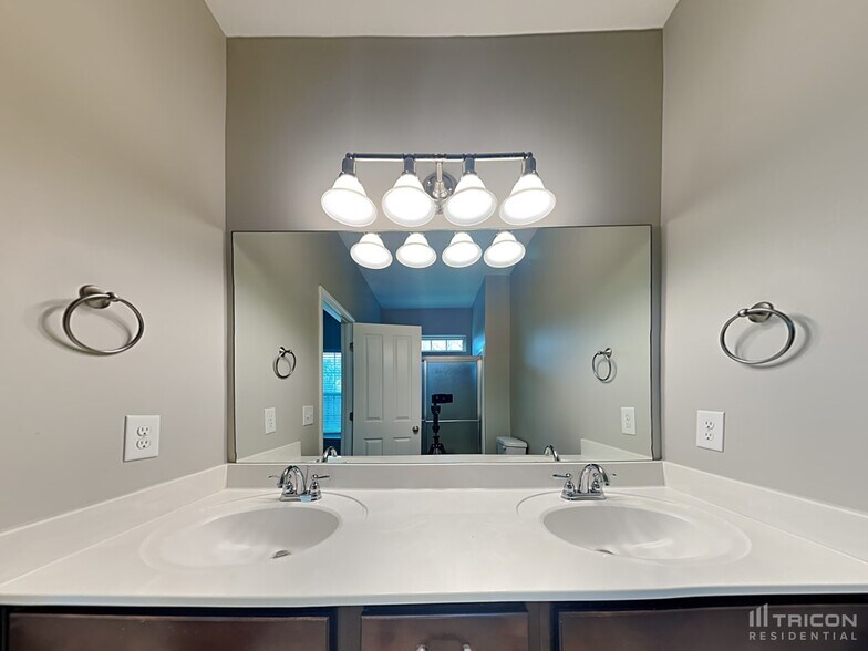 Building Photo - 4973 Paddy Trace