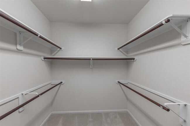Building Photo - 314 Trillium Dr