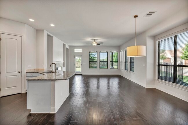 Building Photo - 307 Enclave Cir
