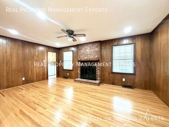 Building Photo - 4017 Tamerlane Dr