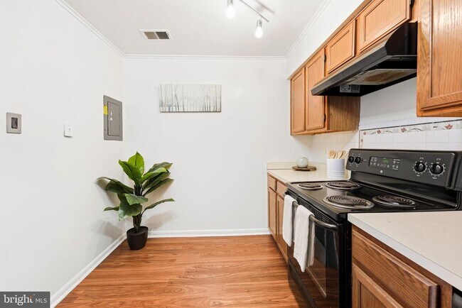 Building Photo - 8792 Grasmere Ct