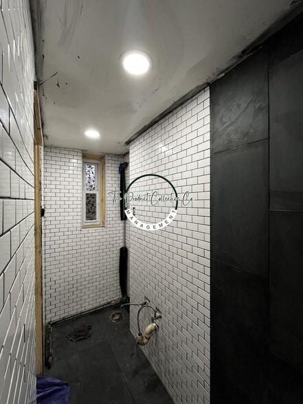 Building Photo - 125 E 39th St