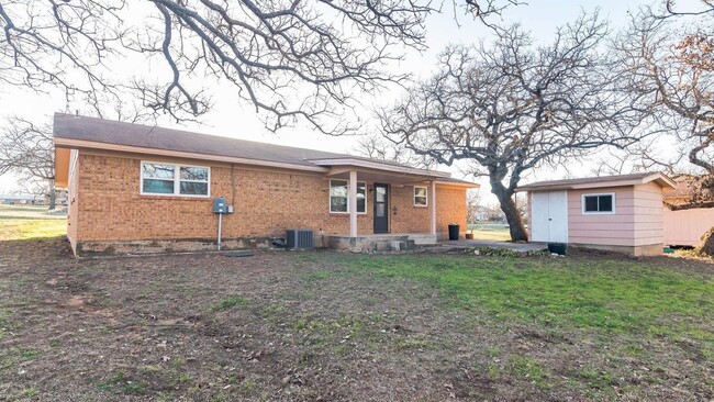 Building Photo - 1822 Greenwood Ln
