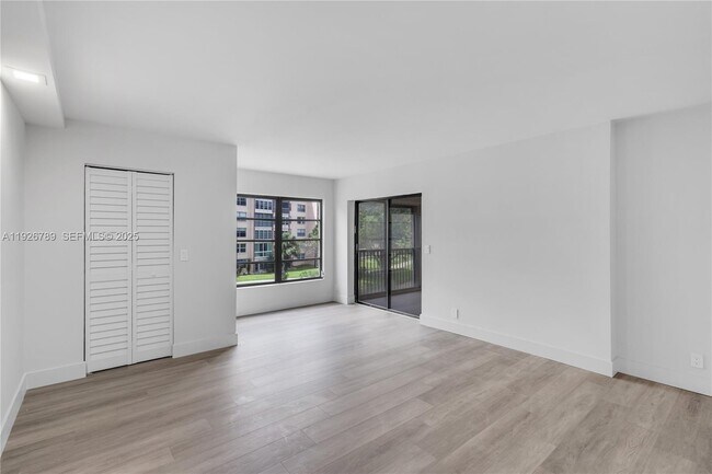 Building Photo - 14475 Strathmore Ln