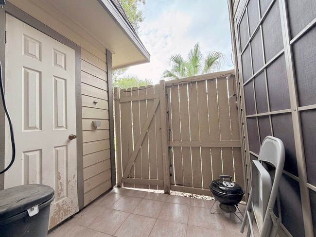 Building Photo - 200 Martingale