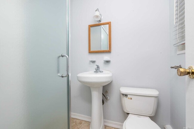 Building Photo - 257 N Newbridge Rd