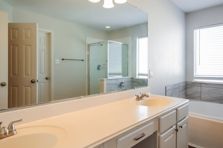 Building Photo - 20327 Wild Berry Dr