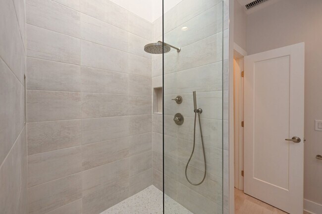 Building Photo - **PERFECTLY SITUATED TOWNHOME IN GREEN HIL...