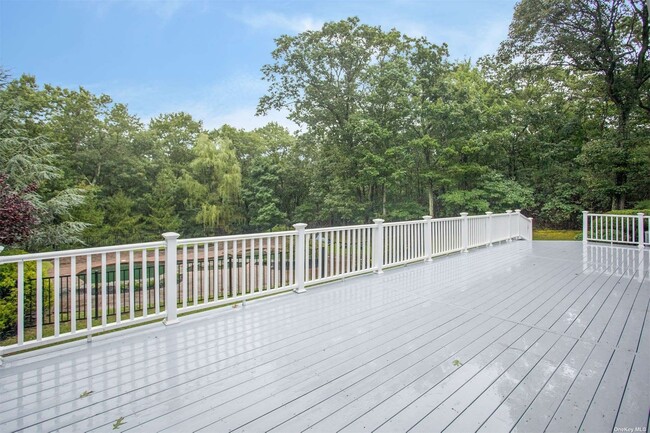 Building Photo - 12 N Ridge Rd