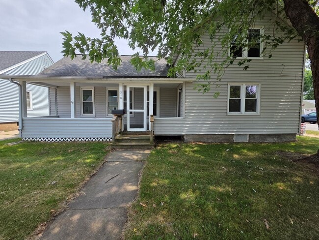 Building Photo - 4 Bed 2 Bath Single Family Home in Wiscons...