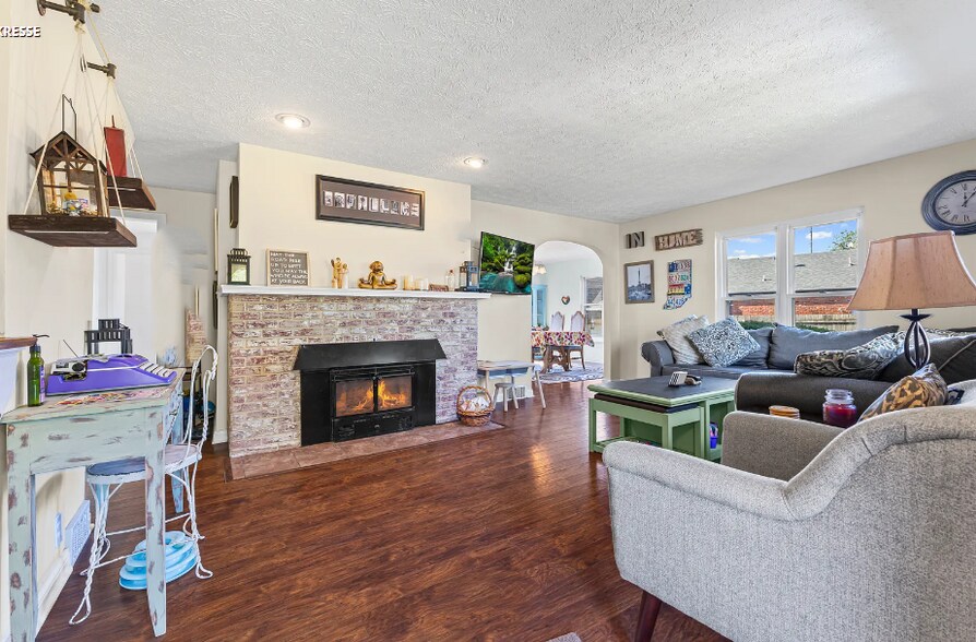 Building Photo - 1721 Southview Dr