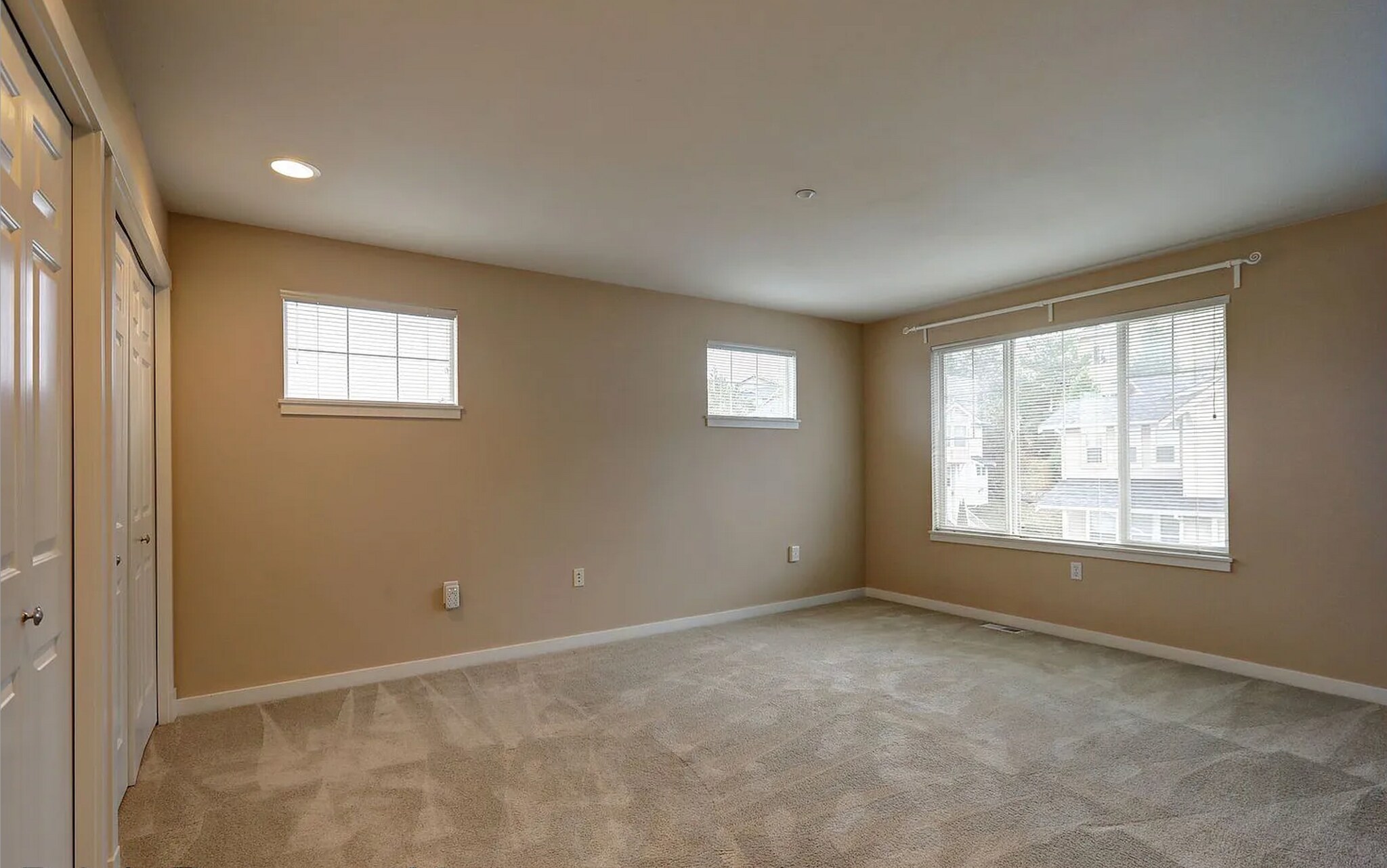 Building Photo - 1601 NE Katsura St