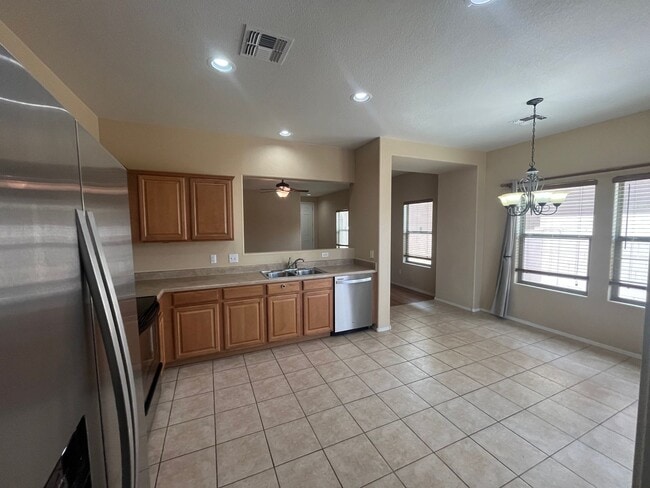Building Photo - Free June Rent! Spacious 3-Bedroom Home in...