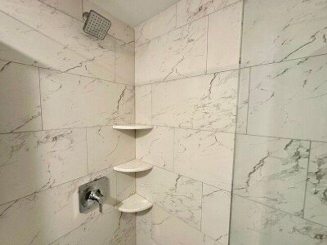 Building Photo - Incredible 2 Bed apartment - North End - 7/1