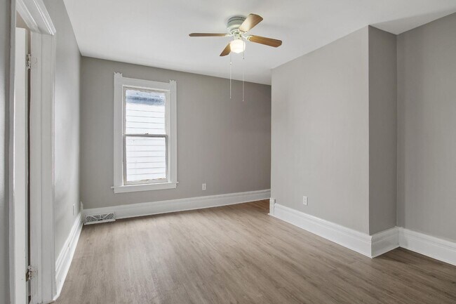 Building Photo - 304 Baker Ave