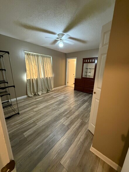 Guest bedroom - 6701 Dickens Ferry Rd