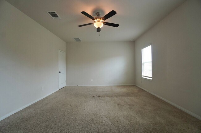 Building Photo - 115 Bethpage Dr
