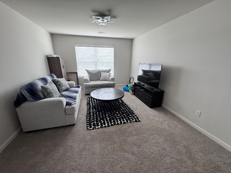 Building Photo - 1919 Aquinas Ct