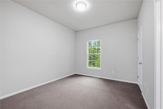 Building Photo - 10337 Parkview Ave