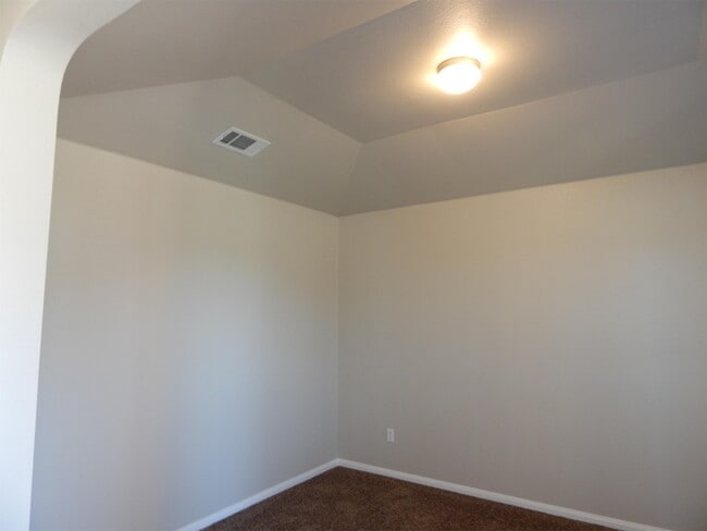 Building Photo - 601 Cattail Cir