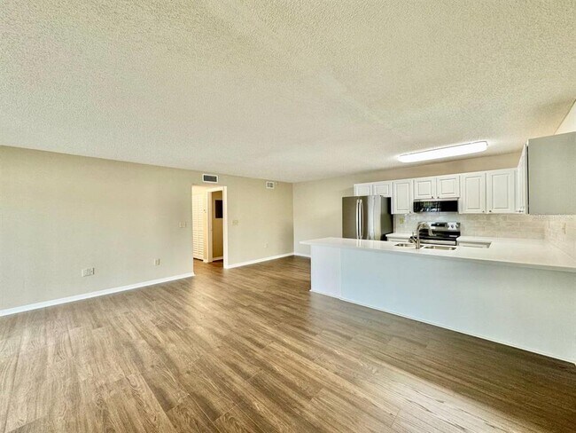 Building Photo - 3323 Crystal Ct E