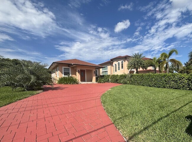 Building Photo - 4649 Lillian Ave