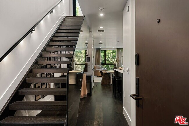 Building Photo - 724 Croft Ave