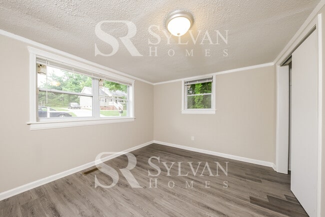 Building Photo - Charming 3 BR, 2 BA home is move-in ready