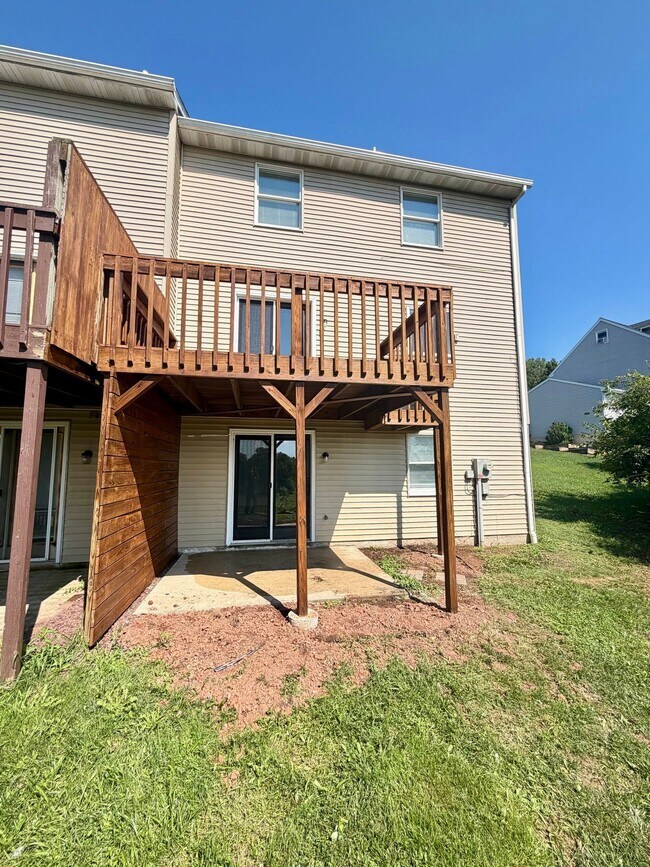 Building Photo - 33 Park View Dr
