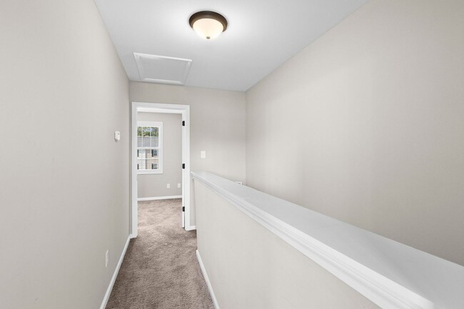 Building Photo - Beautiful Townhome Available!