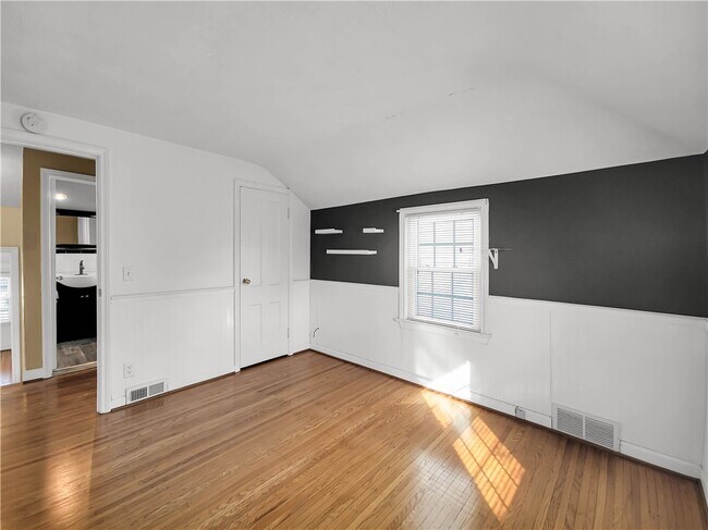 Building Photo - 54 Westmoreland Dr
