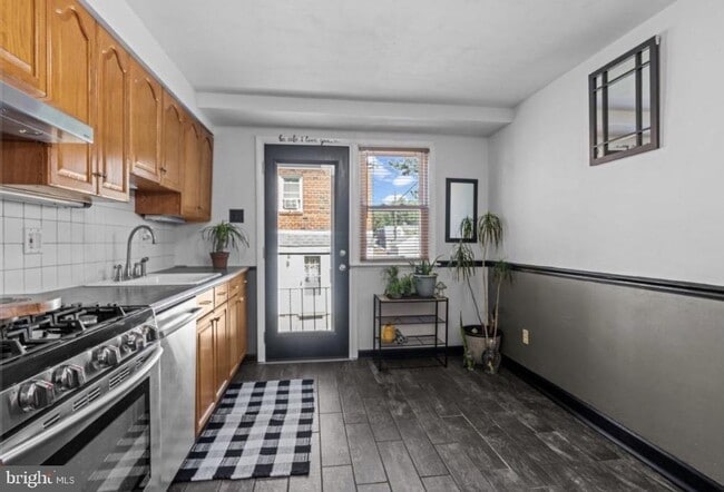 Building Photo - 809 Millwood Rd