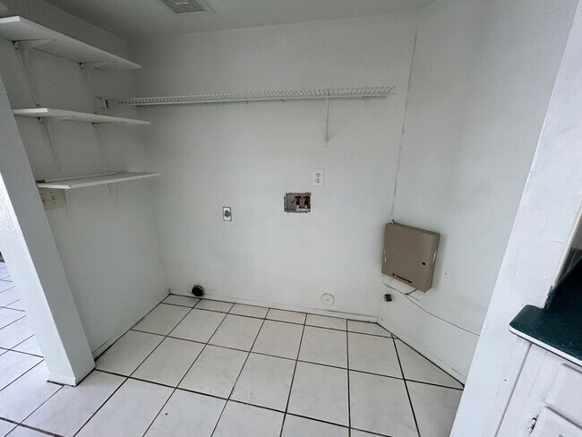 Building Photo - Charming 3 bed / 2.5 bath Gilbert Home wit...