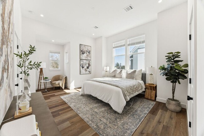 Building Photo - 2125 Hoskins Dr