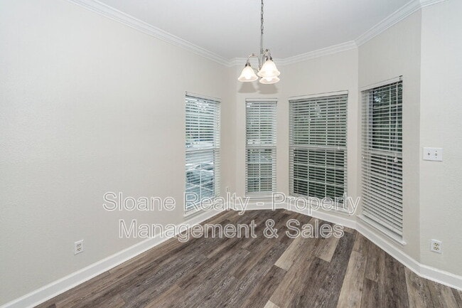Building Photo - 700 Daniel Ellis Dr