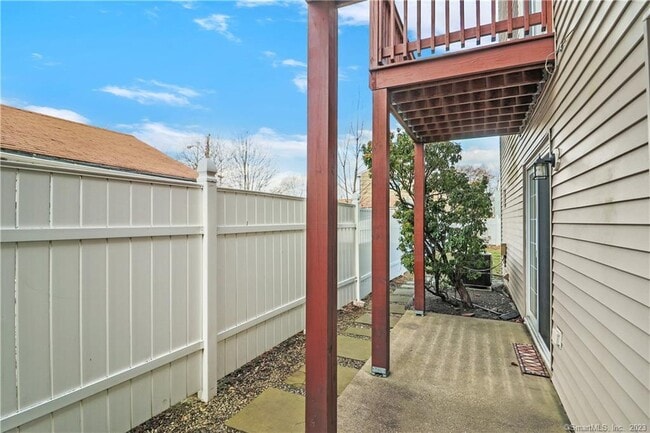 Building Photo - 73 Dora St