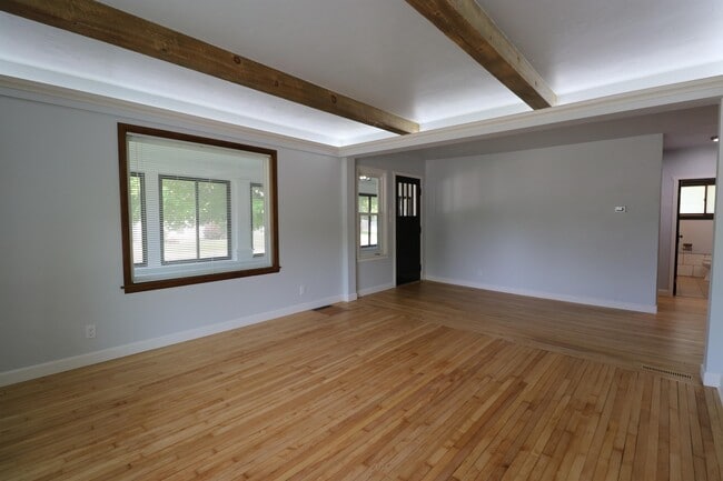 Building Photo - 855 Langlade Ave